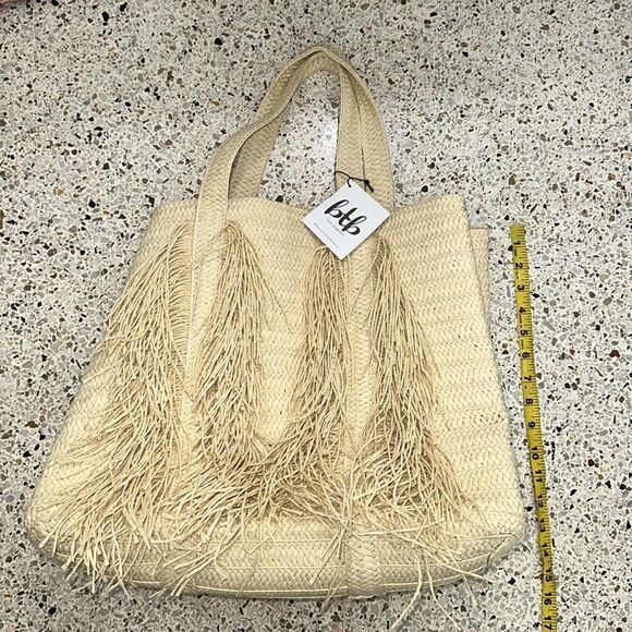 NWT Beyond The Beach BTB JoJo raffia woven straw fringe tote beach bag natural - Picture 2 of 5